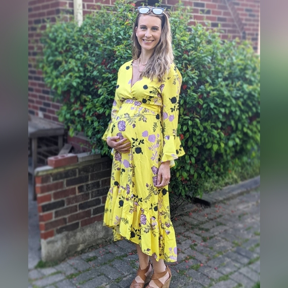 ✨Host Pick - Queen Bee Maternity wrap front fluted sleeve midi dress - Picture 1 of 6